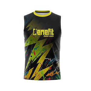 เสื้อกีฬาบาสเก็ตบอลสำหรับผู้ชายกางเกงขาสั้นเสื้อกีฬาผ้าโพลีเอสเตอร์ผลิตจากปากีสถาน - Product Image 1
