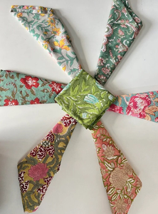 Vente en gros Ensemble de serviettes en coton mélangé fait à la main pour tous les jours et pour mariage Assortiment de motifs festonnés brodés pour la maison - Product Image 4