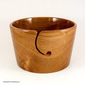 Soporte de hilo de madera de alta venta, acabado marrón brillante, tazón de hilo de estilo vintage con dos agujeros de sujeción de agujas para tejer fácilmente a mano - Product Image 4