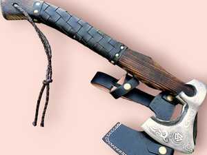 Hacha de acero al carbono OEM Hacha vikinga forjada a mano con dolor en la hoja con madera de rosa quemada y rap de cuero en la Funda de cuero del mango - Product Image 4