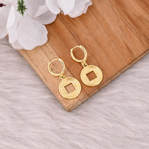 Fabricant de boucles d'oreilles pendantes en laiton plaqué or avec logo personnalisé, bijoux personnalisés, boucles d'oreilles créoles en laiton de haute qualité, commande en gros - Product Image 6
