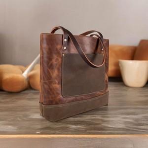Fourre-tout en cuir Luxe Heritage avec texture polie et design artisanal signature - Product Image 2