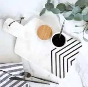 Tabla de Cortar Grande de Mármol Blanco con Acabado Elegante, Ideal para Servir Aperitivos, Bocadillos y Platos Caseros - Product Image 4