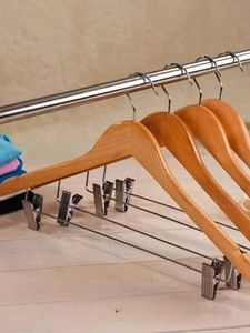 Cintres en bois pour vêtements et sacs, très vendus en gros, pour l'affichage dans la garde-robe ou la salle de bain - Product Image 6