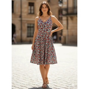 Robe trapèze décontractée pour femme, 100% coton tissé, sans manches, imprimée, coupe régulière, taille naturelle, longueur genou, style doux et mignon, collection printemps - Product Image 1