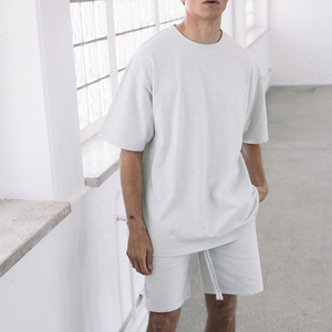 Vente en gros Ensemble deux pièces été délavé à l'acide T-shirt et short pour hommes Ensemble short lourd de grande taille à logo personnalisé de haute qualité - Product Image 2