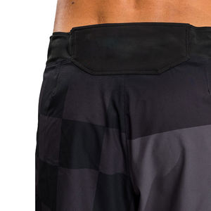 Shorts de lutte MMA sur mesure, 220 grammes, polyester/coton/spandex, logo personnalisé sur le devant, séchage rapide, respirant, options de couleurs personnalisées - Product Image 3