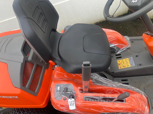 Tondeuse autoportée Husqvarna R 214TC, neuve et d'occasion EXCELLENT ÉTAT HUSQVARNA en bon état - Product Image 3