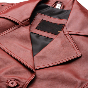 Les fabricants de vestes en cuir proposent un blazer en similicuir bordeaux avec col cranté et fermeture boutonnée pour hommes ou femmes. - Product Image 2
