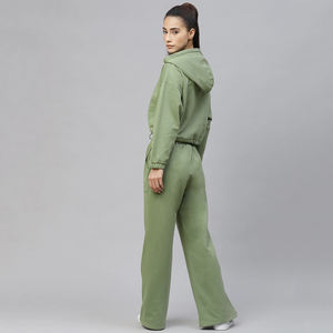 Vente d'usine – Ensemble personnalisé 100 % coton pour femme : sweat court et pantalon évasé à chevilles amples avec bas élastique – Créez votre propre logo - Product Image 2