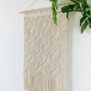 Camino de mesa de macramé hecho a mano, acento decorativo bohemio y elegante para mesa de comedor, sala de estar, mesa de centro e Interior del hogar - Product Image 1