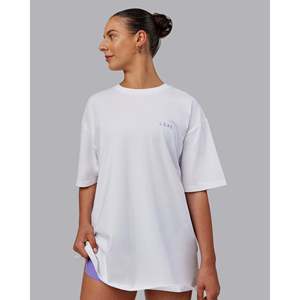 เสื้อยืดฮิปฮอปโอเวอร์ไซส์สำหรับทุกเพศ-สีขาว-ลายวนสีม่วง พิมพ์ซิลค์สกรีนแบบอัดแน่น 240 GSM - Product Image 3