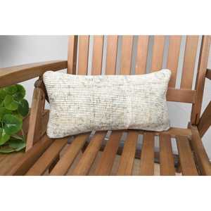 Beige laine Kantha Patchwork oreiller 8x16 pouces rustique Vintage brodé jeter oreiller Portable noël voiture décor Premium Style - Product Image 1