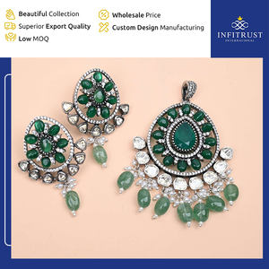 Proveedor de origen de la India de elegante colgante y pendientes con tachuelas de piedras de moissanita verde con diseño floral de color plateado oxidado - Product Image 2