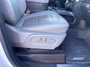 Camioneta GMC Sierra 2500 SLT Turbo 2023 con Volante a la Izquierda, Interior Oscuro de Tela, Transmisión Automática, Techo Panorámico, Cámara Trasera de 360° - Product Image 2