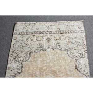 พรมวินเทจตุรกี ขนาด 2.4x7.1 ฟุต (73x217 ซม.) สีเบจลายพราง - Product Image 4