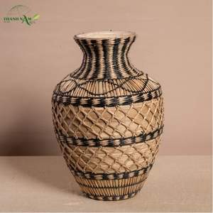 Jarrón Moderno con Núcleo de Bambú Natural y Cubierta de Pasto Marino Tejida a Mano, Decoración Ecológica para Mesa - Product Image 5