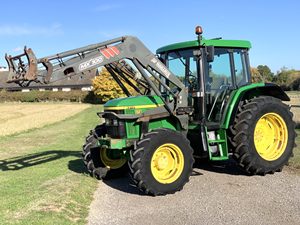 Tracteur à pied JOHN DEER 6210 avec chargeur Moteur Kubota 120 cv Condition d'occasion pour les fermes - Product Image 3