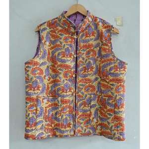 Chaqueta acolchada de algodón sin mangas de estilo bohemio para mujer Chaleco con estampado floral con decoración de botones para invierno - Product Image 1