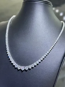 สร้อยคอเงินแท้ 925 ประดับเพชรโมอิสซาไนต์ทรงบริลเลียนต์ 38 กะรัต สำหรับผู้หญิง ยี่ห้อ Tishya Diamond พร้อมสายเชื่อมแบบโซ่ ชุบทองคำขาว/ทองคำ/เงิน - Product Image 2