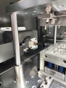 Low Pressure <b>Extruder</b> Machine <b>Plastic</b> Injection For Electronics Component - Product Image 4