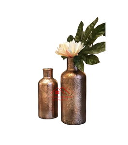 Jarrón de Flores de Metal con Diseño Martillado y Acabado Antiguo para Decoración del Hogar y Decoración de Pisos de Salones de Boda - Product Image 1