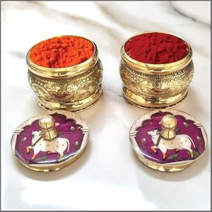 กล่องทองเหลืองลายโบราณพร้อมฝาปิดสำหรับพิธีกรรมประจำวันของผู้หญิงและอุปกรณ์เสริมสำหรับพิธีแต่งงาน - Product Image 3