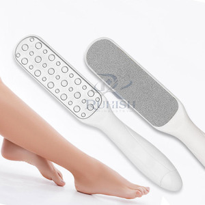 Râpe à pieds professionnelle en acier inoxydable double face à long manche pour éliminer les callosités et des pieds lisses, soin quotidien de la pédicure - Product Image 2
