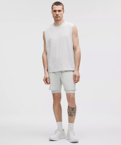 Elegantes pantalones cortos tipo cargo diseñados con la idea de la comodidad, la durabilidad y la funcionalidad en mente. Ideal para minoristas, distribuidores, comercio electrónico - Product Image 2