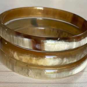 Brazaletes de Cuerno de Búfalo Naturales Redondos Pulidos de Alta Calidad, Estilo Moderno, Unisex, Ecológicos, por MN EXPORTS - Product Image 1