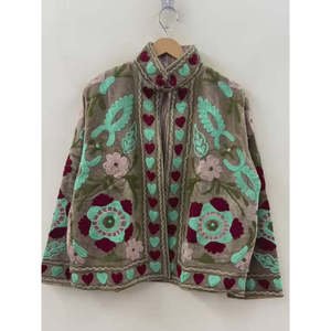 Manteau d'hiver style universitaire d'automne, veste en velours brodée à la main Suzani en tissu de velours côtelé taupe, turquoise et bordeaux - Product Image 1