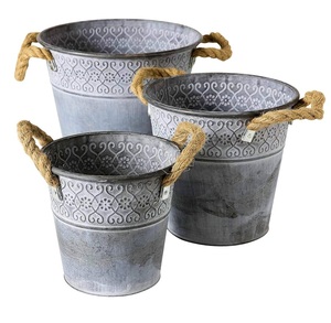 Jardinière en métal fabriquée à la main sur mesure grand seau de créateur pot de plantes jardinières galvanisées disponibles à prix réduit - Product Image 4