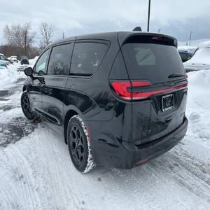 Chrysler Pacifica Plug-In Hybrid Touring L 2023 IMPECABLE - Product Image 3