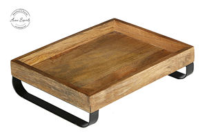 Bandeja de madera artesanal con bordes curvos e incrustaciones florales, perfecta para servir aperitivos, bebidas y mejorar la decoración del hogar - Product Image 3