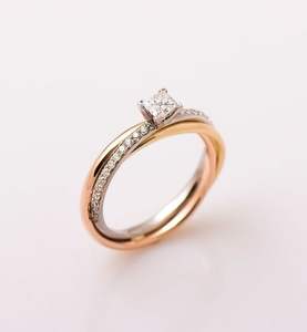 Bague solitaire en diamant naturel de 1,00 ct, taille princesse, avec bande torsadée en or jaune 9 carats, certifiée, pour femme, tendance, pour fiançailles et mariage - Product Image 1