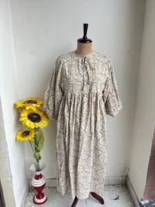 ชุดเดรสผ้าฝ้ายลายดอกไม้สไตล์โบฮีเมียนสำหรับผู้หญิง ชุดเดรสสีขาวพิมพ์ลายบล็อกสไตล์อินเดียสำหรับฤดูร้อน ชุดเดรสโบฮีเมียนสำหรับผู้หญิงไซส์ใหญ่ ลายพิมพ์ดอกไม้ ของขวัญสุดพิเศษ - Product Image 2