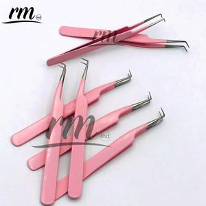 Pince à épiler pour extensions de cils en acier inoxydable RMI Wholesale, pointe argentée et poignée plane, pince à épiler rose poudré - Product Image 4