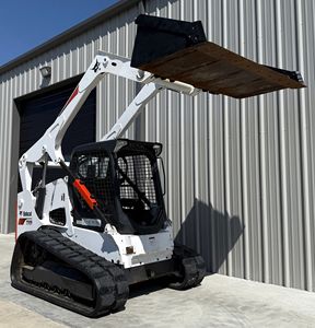 Cargadora de cadenas compacta T740, motor diésel de 174 HP, sistema hidráulico auxiliar de flujo estándar, acoplador rápido manual, minicargador abierto - Product Image 4