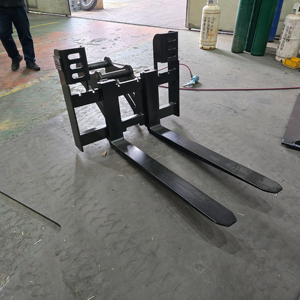 Fourche d'excavatrice II, fourches en acier renforcé avec conception réglable pour une manutention efficace des matériaux - Product Image 1