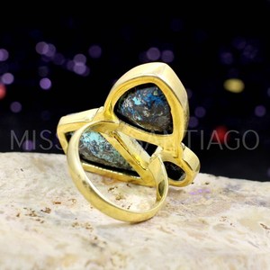 Anillo llamativo de crisocola natural hecho a mano al por mayor, Latón chapado en oro con corte ovalado, joyería fina de platino - Product Image 3