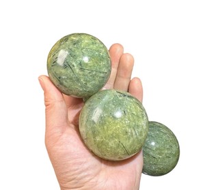 Chất Lượng Cao Tự Nhiên Màu Xanh Lá Cây Nho Pha Lê Sphere Bán Buôn Đen Rutile Prehnite Đá Quý Bóng Thiền Chữa Bệnh Lưu Niệm Thủ Công - Product Image 1
