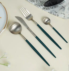 Ensemble de couverts en acier inoxydable de style nordique ustensiles de cuisine écologiques à manche en bois durables élégants disponibles au prix de gros - Product Image 3