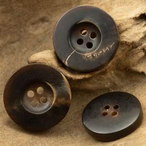 ARTESANÍA ÚNICA Botón de cuerno de Búfalo en blanco Calidad BESZT Tamaño de personalización y tamaño grande y corto disponible Ágata - Product Image 3