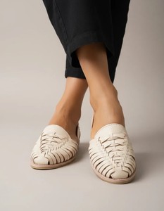 Chaussures plates décontractées pour femmes en cuir véritable faites à la main, mocassins tressés à enfiler avec semelle intérieure légère, respirante et antidérapante - Product Image 1