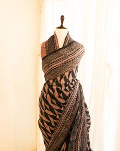 Saree en lin de créateur indien dernier vêtement fantaisie unisexe pour les mariages et les fêtes du fournisseur de confiance exportateur UDDUP impression numérique - Product Image 2