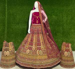 Vestido de terciopelo Lehenga Choli para adultos bordado con detalles de cuentas para ocasiones festivas DE LA India - Product Image 2