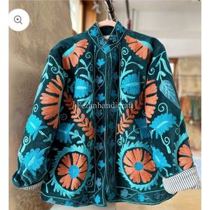 Veste en velours brodée en gros, mélange de styles, veste à broderies, veste en velours brodée à la main, veste uzbek Suzani avec deux poches latérales, vestes unisexes - Product Image 4