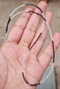 Cuentas de Moissanita Blancas y Negras de 2.50 MM, 16 Pulgadas, para Collar de Moissanita - Product Image 1