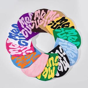 Gorro de punto de Jacquard acrílico a la moda para hombres y mujeres, diseño de punto multicolor - Product Image 3