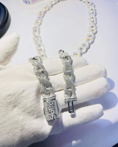 สร้อยคอคิวบันชุบทองคำขาวขนาด 15 มม. 18 มม. 20 มม. แบบกำหนดเองได้ ประดับเพชรโมอิสซาไนต์ทรงบาแกตต์ VVS  งานจิวเวลรี่แบบ Iced Out สั่งทำได้ - Product Image 3